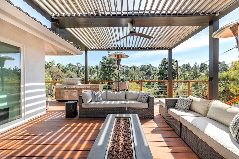 arcadia louvered pergola